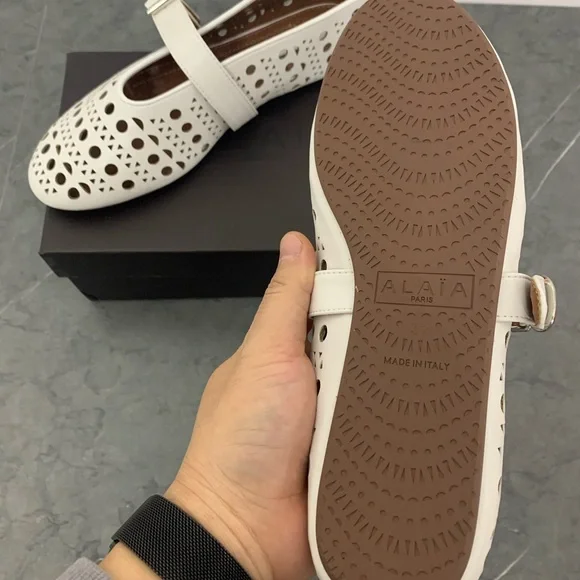 Women's White Cutout Mary Jane Shoes - Picture 6 of 6